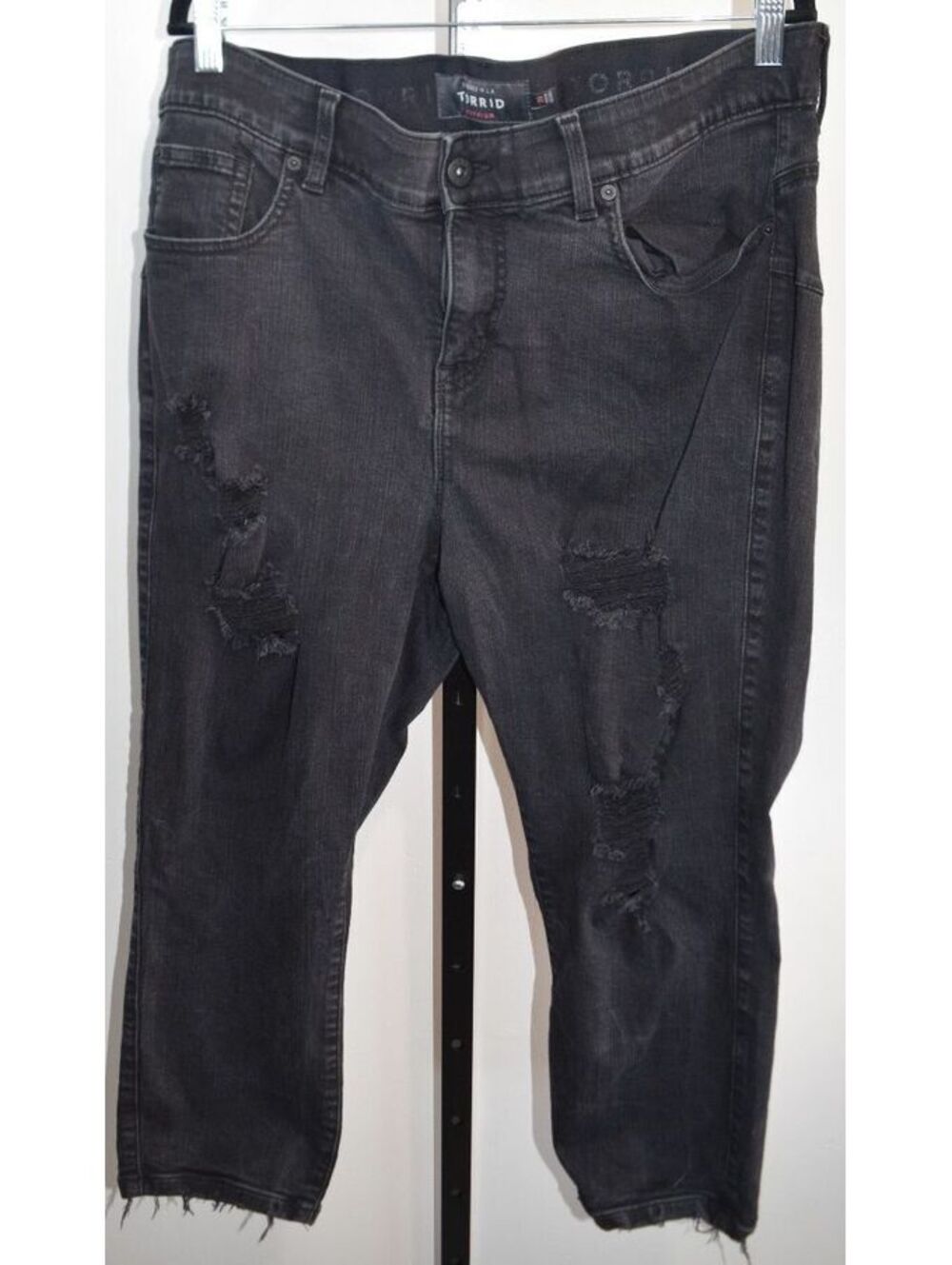 Torrid Premium Black Distressed Ripped Cropped Skinny Jeans Raw Hem Size 20